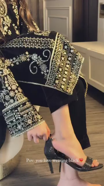 ✨ LC-1389 – Luxury Velvet Kurti–Pant with Embroidered Net Dupatta ✨