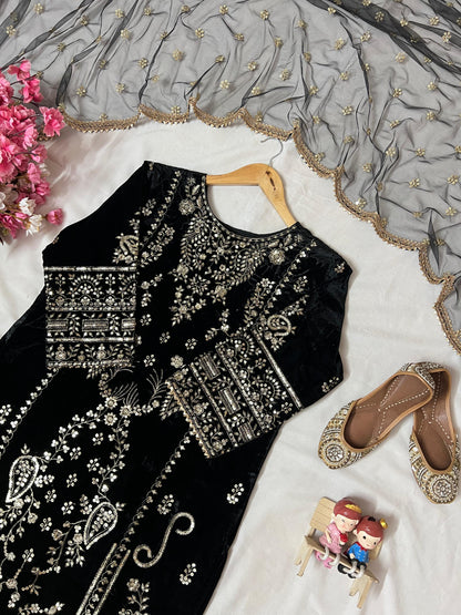 ✨ LC-1389 – Luxury Velvet Kurti–Pant with Embroidered Net Dupatta ✨
